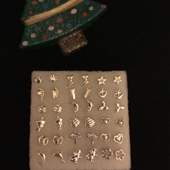 Last One NIB 18 Sterling Silver Childrens Earrings - Picture 4 of 4